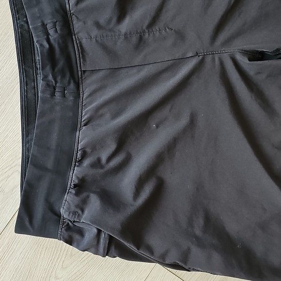 Lululemon T.H.E. Short *Linerless 9" Updated, *Flaw - Read* Size Large - Picture 2 of 16